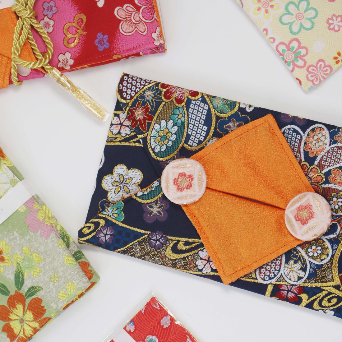 【和の伝統】金襴生地の人気アイテムをご紹介